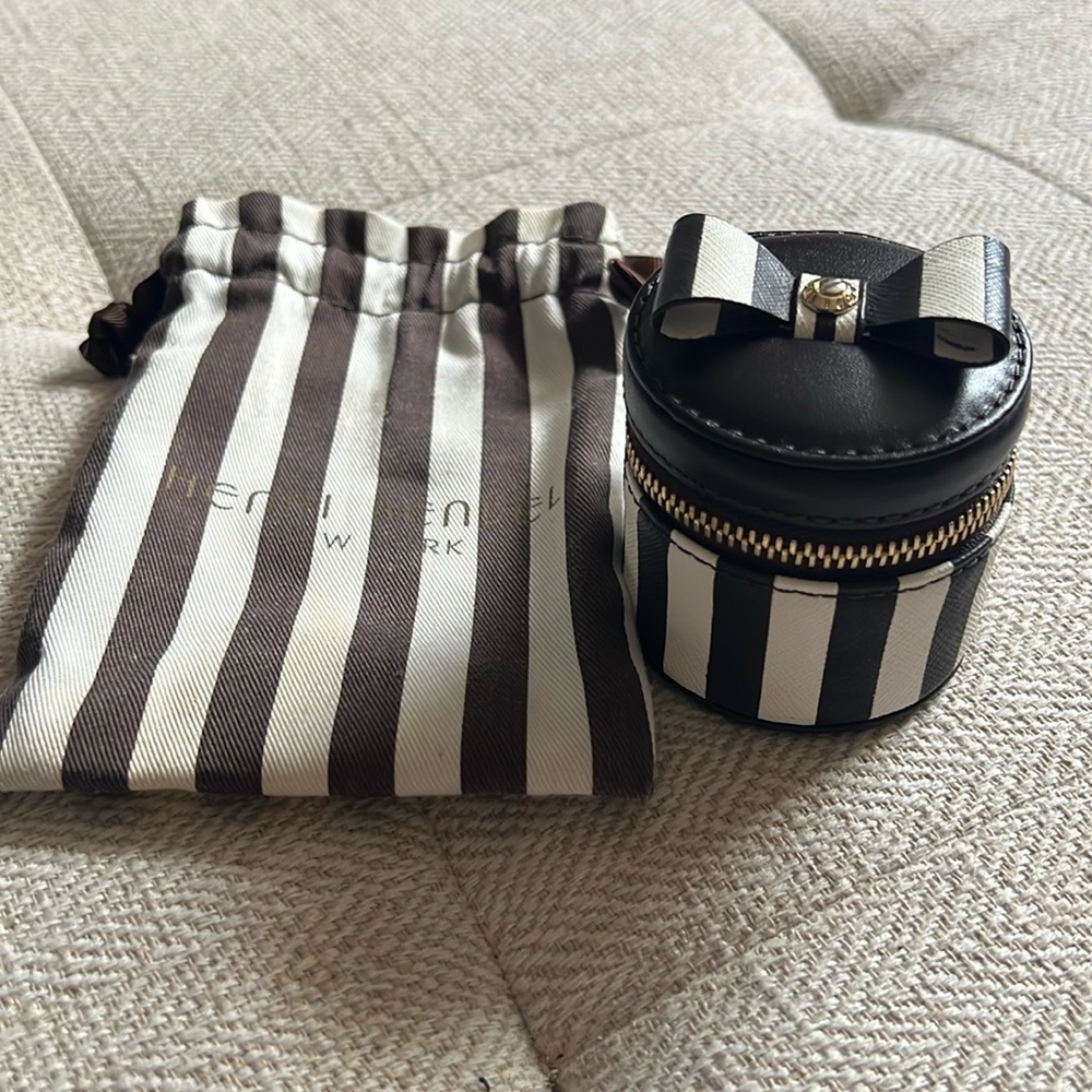 Henri Bendel Ring Case